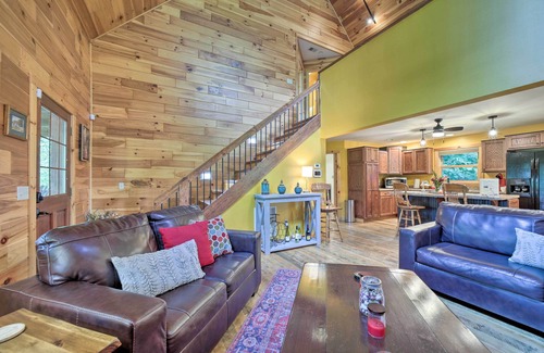 Franklin Cabina | Franklin Cabin Surrounded by Smoky Mountains!