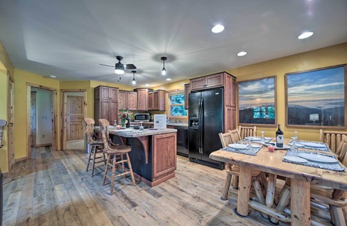Franklin Cabina | Franklin Cabin Surrounded by Smoky Mountains!