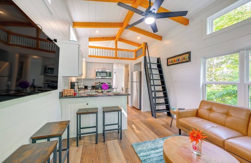 Franklin Cabaña | Franklin Cottage: Deck w/ Blue Ridge Mtn Views!
