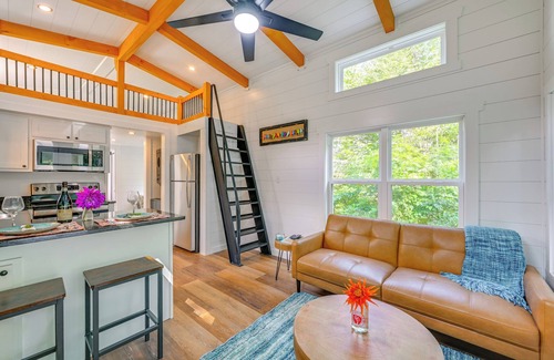 Franklin Cabaña | Franklin Cottage: Deck w/ Blue Ridge Mtn Views!