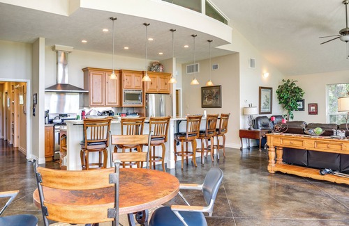 Franklin Casa | Franklin Home w/ Water Views: Outdoor Dining Area!