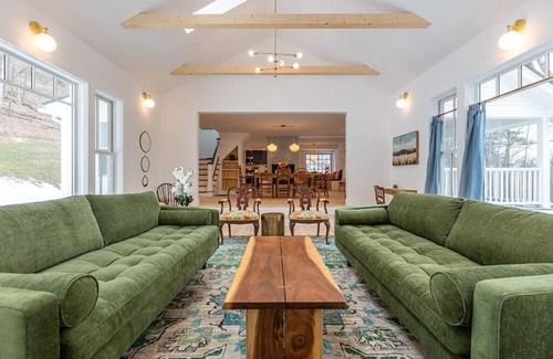 Manchester Casa | Franklin luxury Chalet w/guest house