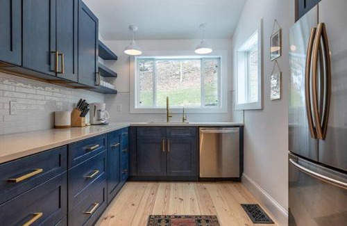 Manchester Casa | Franklin luxury Chalet w/guest house