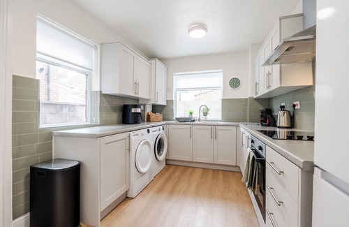 Bootle Casa | Franks house. 3 Bedroom house, sleeps 5. Just refurbished. Long stays welcome