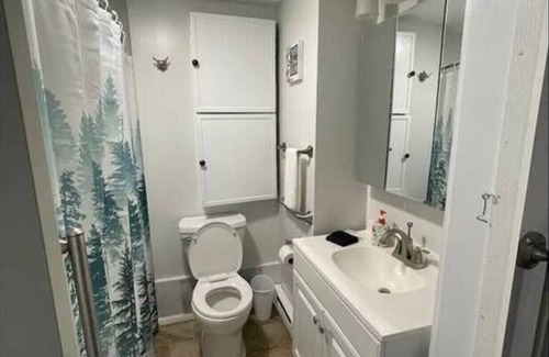 Ashtabula Casa | Frank’s Last Resort- Sunset Vacation Rentals