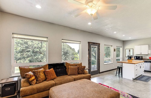 Berryville Casa | Frankston Vacation Rental: Walk to Lake Palestine!