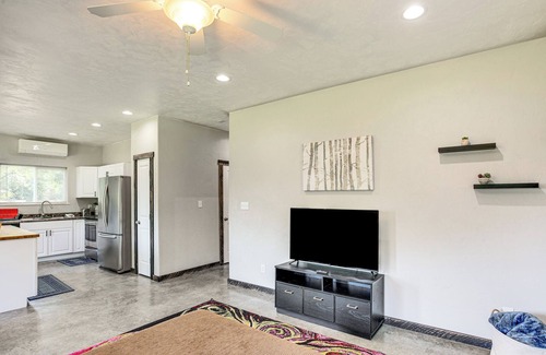 Berryville Casa | Frankston Vacation Rental: Walk to Lake Palestine!