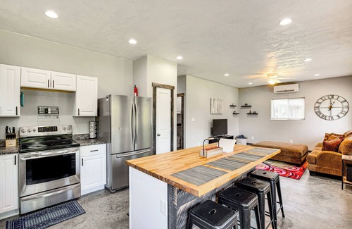 Berryville Casa | Frankston Vacation Rental: Walk to Lake Palestine!