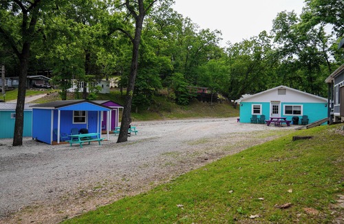 Sunrise Beach Cabina | Franky and Louie's Turquoise Cabin 3