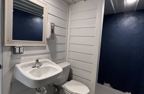 Sunrise Beach Cabina | Franky and Louie's Bunkhouse 2