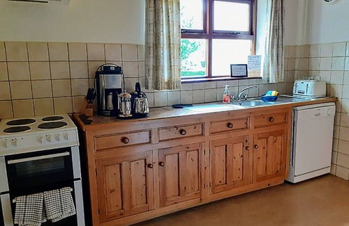 Garrykennedy Casa | FRAOCH COTTAGE, family friendly in Garrykennedy, County Tipperary