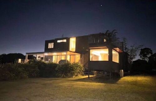 River Heads Cabina | Fraser Coast, Modern Container Home + Cabin, Pool, Pets ok, Boat Ramp 5min