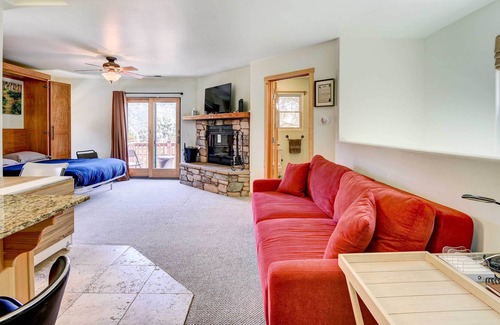 Frazier Park Apartamento | Frazier Park Vacation Rental w/ Game Room & Views!