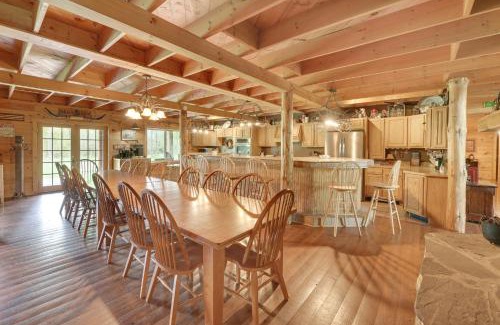 Fraziers Bottom Casa | Fraziers Bottom Cabin on 800 Acres of Land with Lake
