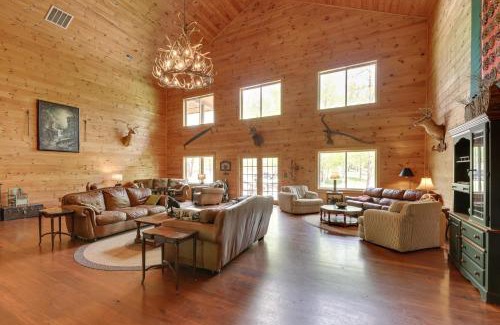 Fraziers Bottom Casa | Fraziers Bottom Cabin on 800 Acres of Land with Lake