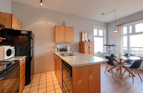 Tofino Condominio | Fred Tibbs #10-Ocean View, D.T, Fireplace, Pets