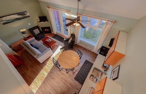 Tofino Condominio | Fred Tibbs #20 I Ocean View I Downtown I Fireplace