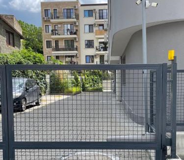 Primorski Apartamento | Freddo apartment - Coral Residence complex with parking & pool