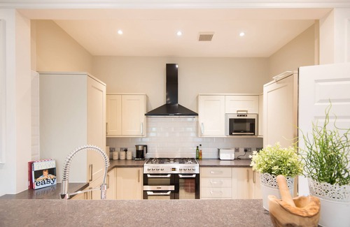 New Town Cabaña | Smart 5 Double Bed City Center Apartamento
