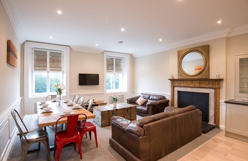 New Town Cabaña | Smart 5 Double Bed City Center Apartamento