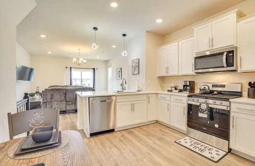Frederick Casa | Frederick Townhome w/ Balcony, Close to Parks!