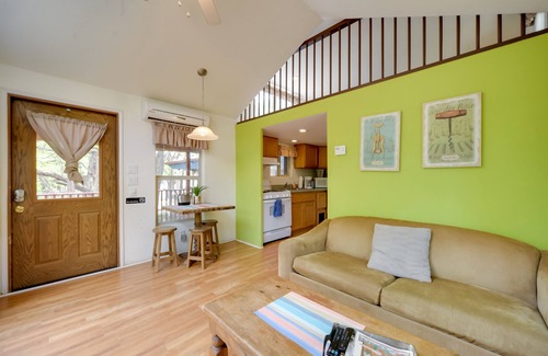 Fredericksburg Cabina | Fredericksburg Cabin Rental on a 27-Acre Winery!