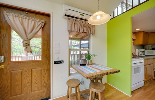 Fredericksburg Cabina | Fredericksburg Cabin Rental on a 27-Acre Winery!