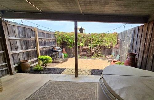Fredericksburg Cabaña | Fredericksburg Retreat | Hot Tub & Backyard Escape