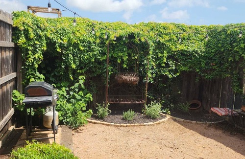 Fredericksburg Cabaña | Fredericksburg Retreat | Hot Tub & Backyard Escape