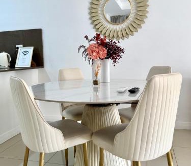 Mascot Apartamento | Free AC,Wifi & Parking, Close Shopping and station