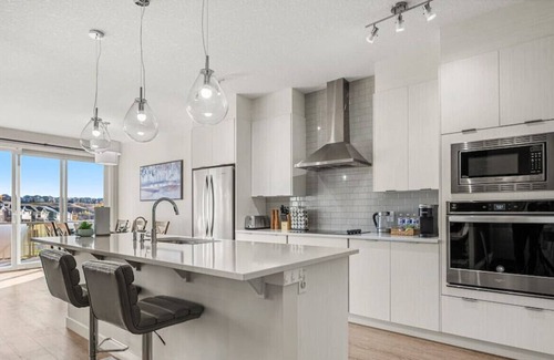 Sage Hill Casa | Free Banff Pass with California King & Indoor Fireplace
