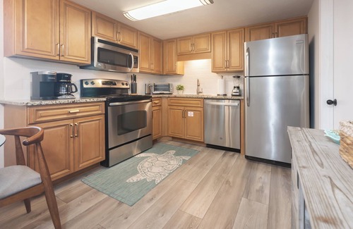 Sunnyside Condominio | FREE Beach Service! Gulf-front 2BR/2.5ba, 2 kings & bunks. Perfect for 30A & PCB