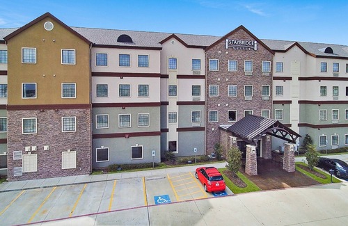 Longview Apartamento | Desayuno gratis. Piscina cubierta y bañera de hidromasaje. Corto viaje al centro de convenciones Maude Cobb.