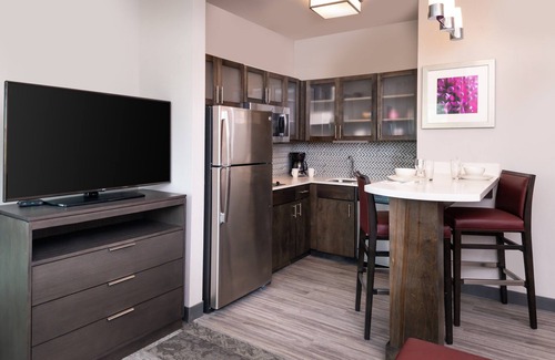 Lake Charles Condominio | Desayuno gratis. Piscina al aire libre. Gimnasio. Perfecto para tu próximo viaje!