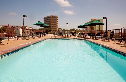 Shearer Hills - Ridgeview Condominio | Desayuno gratis + piscina al aire libre | ¡Suite con ducha a ras de suelo a solo 15 minutos del paseo del río!