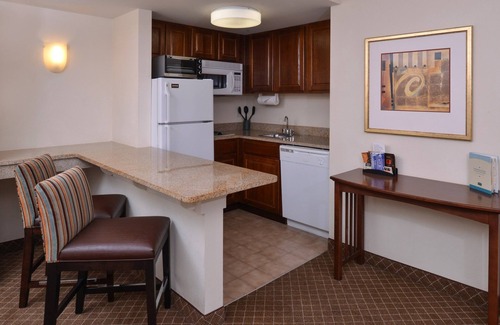 Plainfield Condominio | Desayuno gratis + piscina al aire libre + bañera de hidromasaje | Gimnasio abierto las 24 horas