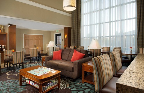Linthicum Heights Apartamento | Desayuno de cortesía + piscina al aire libre | Estudio accesible para personas con discapacidad auditiva cerca del aeropuerto BWI