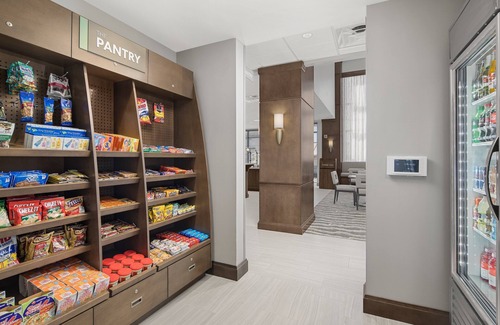 Florence Condominio | Desayuno gratis, Piscina al aire libre, Centro de negocios las 24 horas | Audiencia Suite Accesible