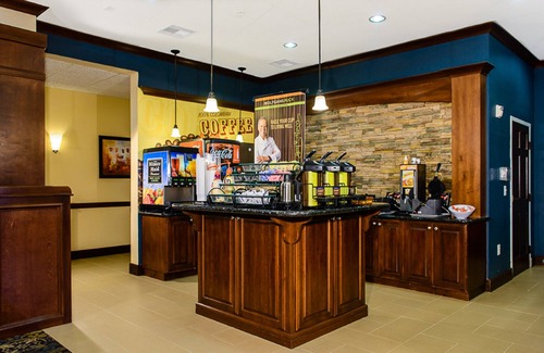 Webster Apartamento | Free Breakfast + Outdoor Pool + 24 Hour Business Center | Close to NASA