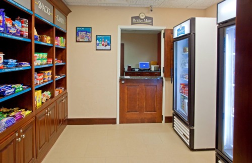 Webster Apartamento | Free Breakfast + Outdoor Pool + 24 Hour Business Center | Close to NASA
