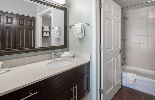 Christiana Condominio | Desayuno gratis. Piscina. 10 minutos en coche de la Universidad de Delaware!