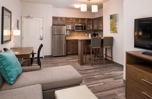 Pecos Apartamento | Free Breakfast. Pool. Gym. Great for Business Travelers!
