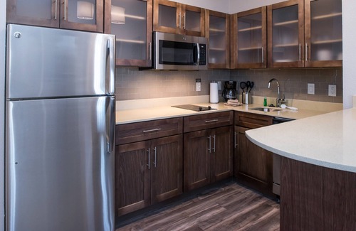 Pecos Apartamento | Free Breakfast. Pool. Gym. Great for Business Travelers!