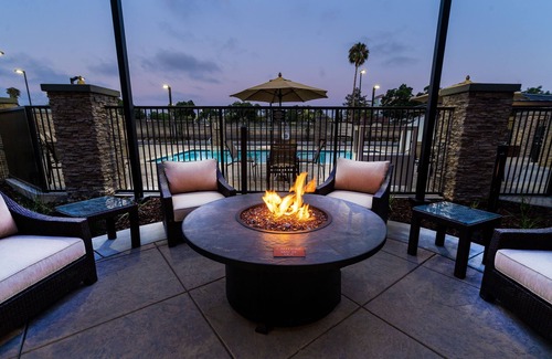 Newark Apartamento | Desayuno gratis. Piscina. Barbacoa compartida. Suite King. ¡30 minutos al zoológico de Oakland!