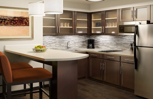 Sterling Heights Apartamento | Audiencia Accesible Studio | Desayuno buffet, acceso a la piscina cubierta + centro de negocios las 24 horas