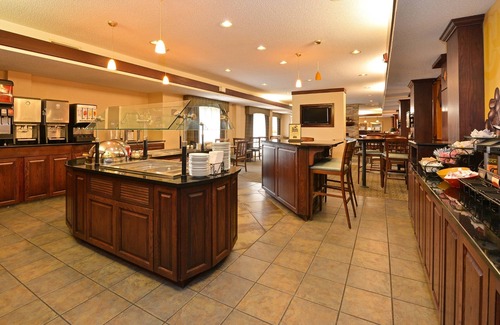 West Des Moines Apartamento | Free Breakfast, Indoor Pool, Hot Tub | King Studio