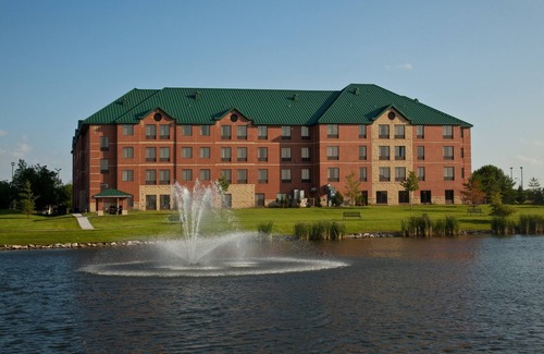 West Des Moines Apartamento | Free Breakfast, Indoor Pool, Hot Tub | King Studio