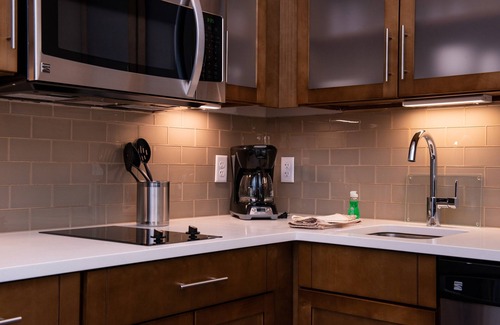 West Valley City Condominio | Free Breakfast Buffet. Pool, Hot Tub & Waterslide. Perfect Family Vacation!