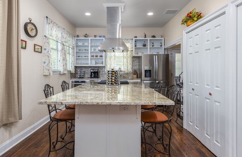 Beauregard Town Historic District Casa | FREE COFFEE, SOFT DRINK, SNACKS AND TOILETRIES! PRIVATE TOILET IN EACH BEDROOM!