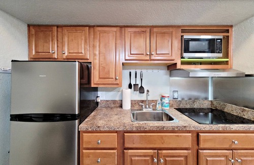 Daytona Beach Shores Condominio | FREE DAILY ACTIVITIES! Corner Unit w/Private Balcony to Catch the Action Overlooking City & Ocean!